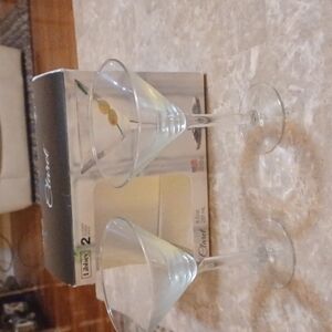 2 glasses verses vases